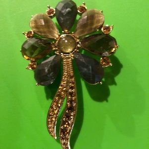 Vintage flower style brooch